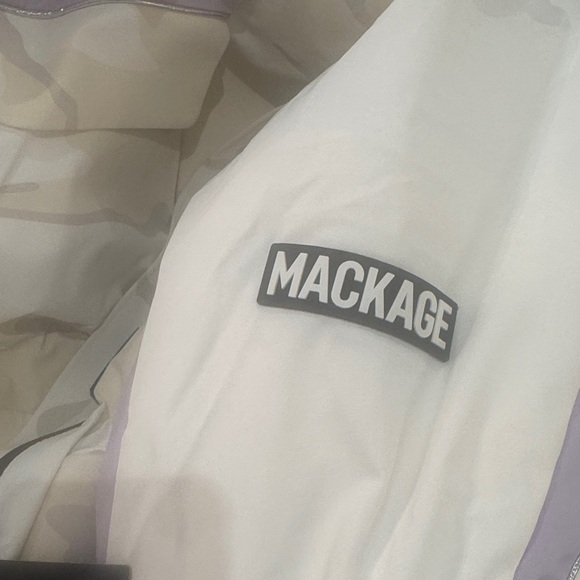 Mackage ski jacket camo medium NWT removeable hood - Picture 4 of 9